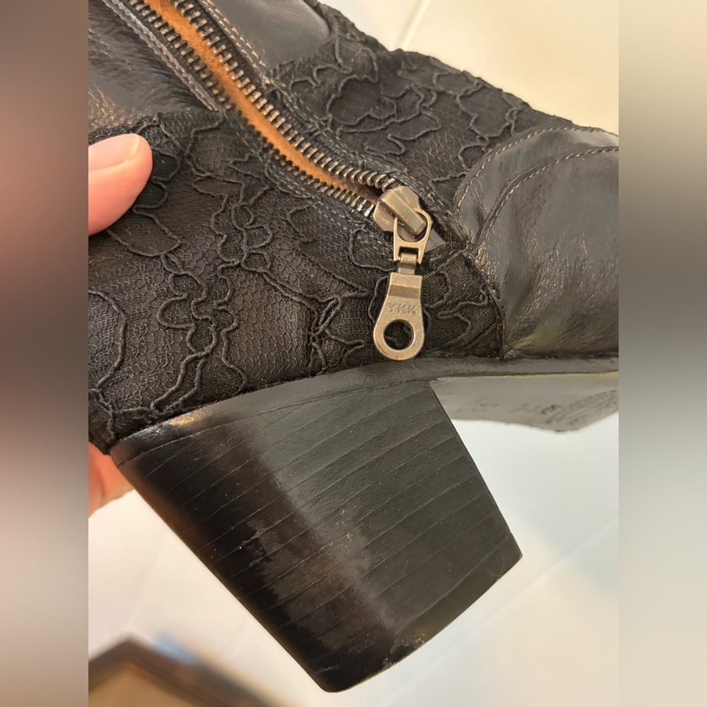 NWT Oak Tree Farms Basanti Boots Size 8.5 Black Leather w/Black Lace 2.5” Heel - Picture 6 of 16